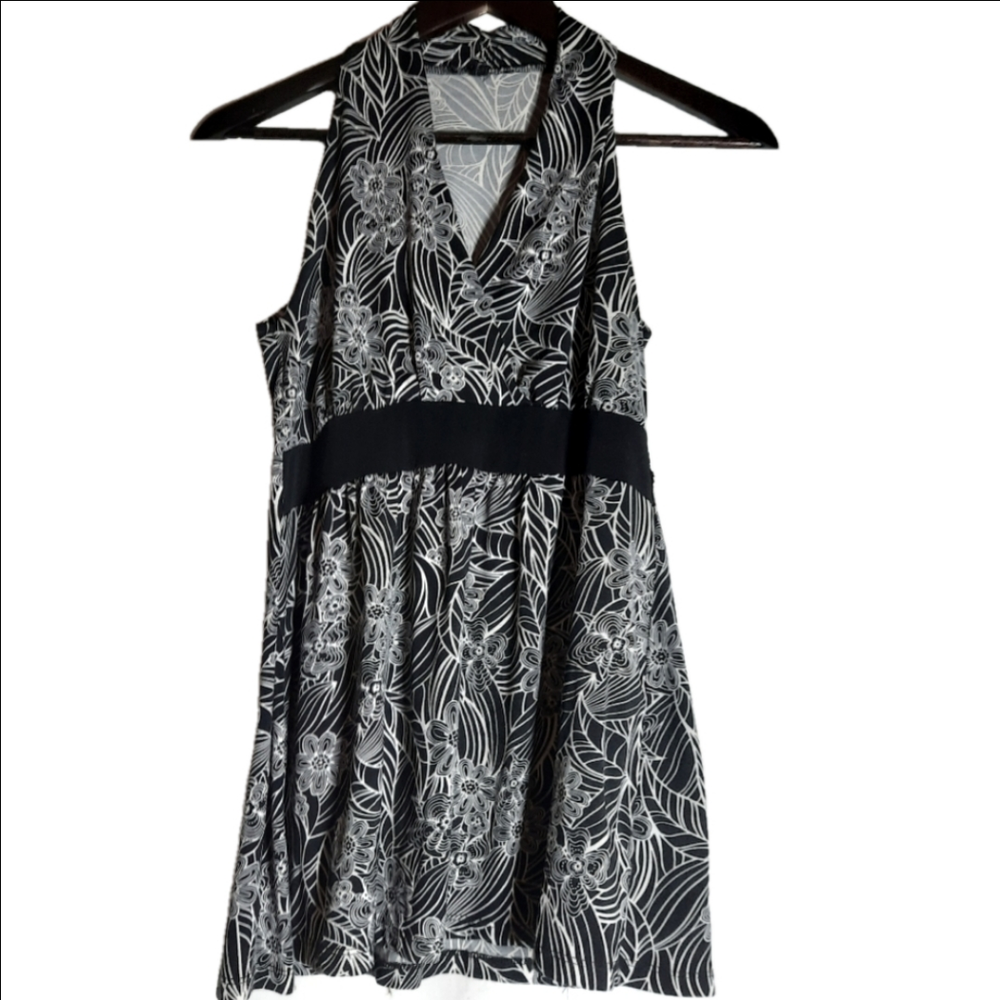 Bohemian Black and White Floral Tank Top Size S